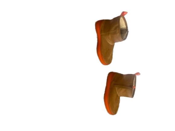 UGG - Picture 2 of 5